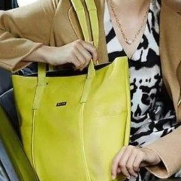 Callie Shell with Straps - Picture 2 of 2